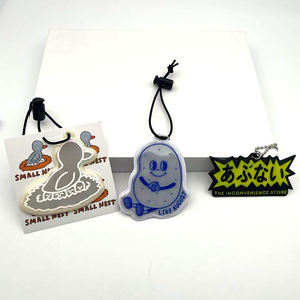 Llavero reflectante de plástico Llaveros personalizados Cualquier forma Llavero de PVC personalizado Llavero reflectante de seguridad para regalos promocionales - Product Image 3