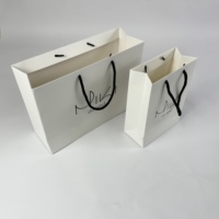Boîte d'emballage en carton ondulé imprimé personnalisé Boîte d'expédition de produit de commerce électronique intérieur blanc et sac à provisions réutilisable