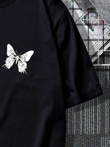 T-shirt graphique à manches courtes, idéal pour le style streetwear estival. Les commandes personnalisées sont disponibles directement de l'usine F10. - Product Image 5
