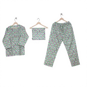 Pyjama pour femme en coton 100% imprimé floral élégant fait main, ultra-doux, manches longues, fermeture boutonnée, respirant, lavable en machine - Product Image 1