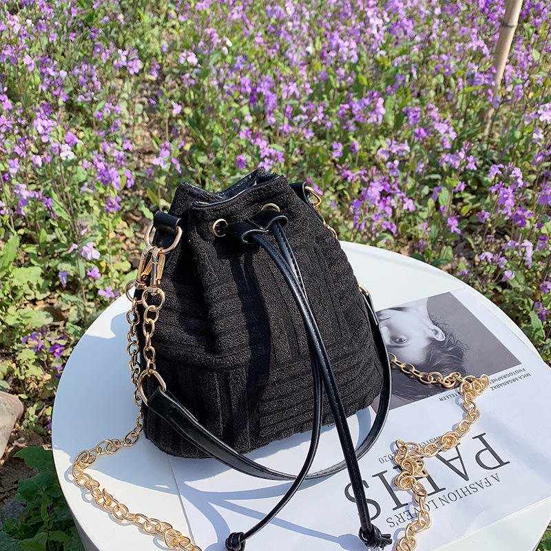 2022 Hot Sale Design Terry Bucket Purses Woman'S Cute Handbags Chain  Shoulder Bag Crossbody Bag for Women