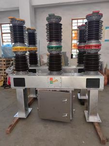 GW4 110KV 126KV 132KV 145KV 고전압 실외 단로기/디스커넥터 스위치 (이중 접지 블레이드, 수동/모터식) - Product Image 3