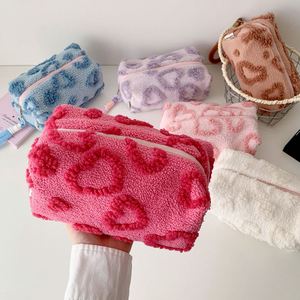 Heart Pattern Handmade Quilted Plush Large Capacity Makeup Pouch Students Pencil Portable Storage Mommy Bags - Product Image 5