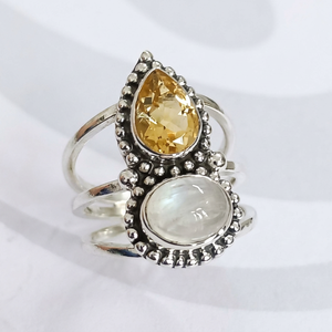 Bague de promesse artisanale en or 14 carats et argent sterling 925 avec citrine et pierre de lune arc-en-ciel sertie clos, pour femme, style bohème, idéale pour les fêtes - Product Image 1
