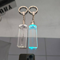 Vente en gros de porte-clés en cristal LED 3D personnalisé K9, nouveau design, cube vierge, pour cadeaux souvenirs