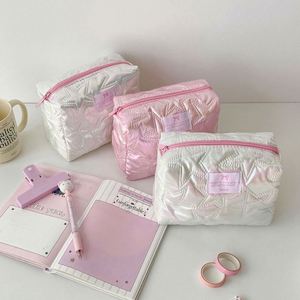 Petite trousse de maquillage florale mignonne et légère, idéale pour les voyages, avec fermeture éclair matelassée, sac à langer pour femmes et filles - Product Image 6