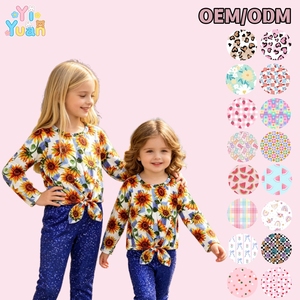 Grazioso Completo Coordinato a Due Pezzi per Bambina, Stampa Floreale Acquerello Personalizzata, Top a Maniche Lunghe con Dettaglio Fiocco, Leggings Scintillanti - Product Image 1