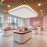 Meubles sur mesure pour parfumerie, îlot de présentation de produits de beauté, comptoir de présentation personnalisé, décoration, design intérieur de boutique de parfums en bois