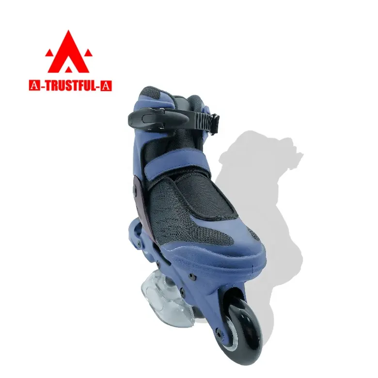 Fábrica novo design ajustável piscando patins inline colorido andar de skate.