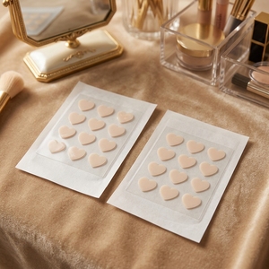 Cerotto Idrocolloidale Personalizzato a Forma di Cuore Journey Care con Acido Salicilico, Olio di Tea Tree e Centella Asiatica per Alleviare l'Infiammazione - Product Image 1