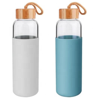 Offre Spéciale botella de agua carafe couleur mélangée café silicone manchon verre bouteille d'eau potable avec couvercle en bambou et corde haut