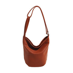 Sac seau rétro polyvalent Sac à bandoulière décontracté de grande capacité pour femmes pour le début de l'automne - Product Image 4