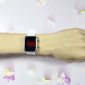 Nouvelle montre sport numérique LED unisexe, montre-bracelet tendance avec boîtier carré en alliage, résistante à l'eau 3BAR, bracelet en silicone - Cadeau - Product Image 3