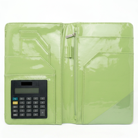 Carpeta Portafolio de Cuero PU Brillante con Calculadora Solar, Ranura para Bolígrafo, Múltiples Ranuras para Tarjetas, Organizador de Documentos de Negocios, Cartera