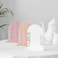Cartes de table personnalisées en acrylique transparent faites à la main en forme d'arche de mariage pour les invités, usage professionnel lors de banquets de mariage en Chine