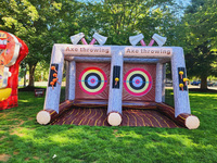 Jeu de lancer de hache gonflable à double porte de carnaval Offre Spéciale avec souffleur d'air pour les événements de fête