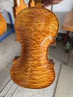 Violon 4/4 fait main, son doux, belle grainure, épicéa et érable massifs, fabriqué par le luthier expérimenté Aubert, cordes incluses.