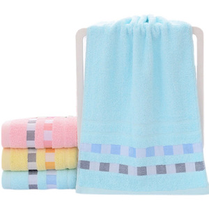 Toallas Faciales de Algodón 71x33cm a Cuadros, Suaves y Absorbentes para Uso Doméstico - Product Image 5