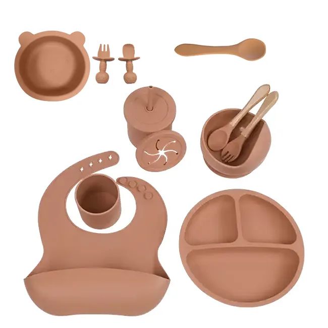 Vente en gros d'ustensiles de salle à manger classiques pour enfants vaisselle pour tout-petits ensemble d'alimentation moderne en silicone pour bébé bol ventouse bavoir tasse