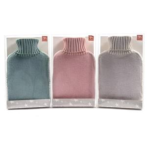 Bouillotte de 1,6 L avec taie d'oreiller en tissu assortie de 18x30 cm - Product Image 1