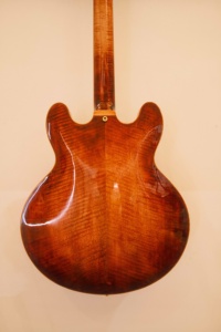 Guitare électrique Yunzhi Luthier artisanale 335 Hollow Body Archtop, table en épicéa massif, dos en érable, touche en ébène, finition brillante, personnalisée - Product Image 5