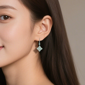 ต่างหูหยกเจไดต์เกรด A สีน้ำเงินน้ำใส งานแกะสลักแบบโปร่ง ดีไซน์หรูหรา ทำจากเงิน S925 และหยกเกรดไอซ์ สำหรับผู้หญิง - Product Image 4