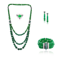 Parure de bijoux faite à la main en laiton et zircon avec collier, boucles d'oreilles et bracelet à trois rangs de perles vertes exagérées – Cadeau de haute qualité pour femme