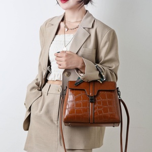 Sac à main de créateur pour femme, sac fourre-tout à bandoulière, pochette zippée, sacoche en cuir PU de qualité supérieure, sac à bandoulière pour femme, vente chaude - Product Image 3