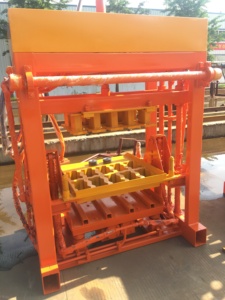 Machine de fabrication de briques <span class=keywords><strong>et</strong></span> de blocs creux semi-automatique hydraulique QT4-30 pour pavés autobloquants, à <span class=keywords><strong>prix</strong></span> abordable - Product Image 5
