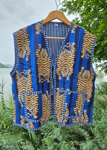 Veste Kantha matelassée en coton faite à la main, personnalisable, style indien, imprimé au bloc, gilet bohème pour femme, manteau d'hiver - Product Image 2