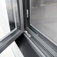 Fenêtre à battant moderne en alliage d'aluminium à rupture de pont thermique, triple vitrage, avec persienne trempée et moustiquaire intégrée pour hôtel