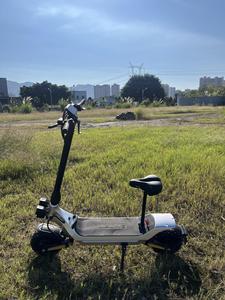 Scooter Inteligente con GPS para Desplazamientos Urbanos |   Diseño Ligero y Plegable con Batería de Larga Duración, Resistente al Agua - Product Image 4
