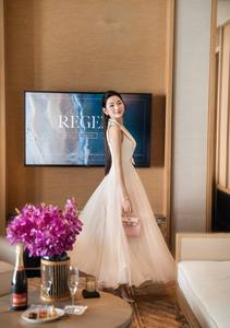 Robe maxi en maille blanche de qualité supérieure, col en V, sans manches, formelle, taille cintrée, service OEM, production en usine - Product Image 5