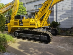 Excavatrice sur chenilles hydraulique d'occasion Komatsu PC450, 45 tonnes, moteur diesel, 90% NEUF, forte force d'excavation, durabilité - Product Image 2