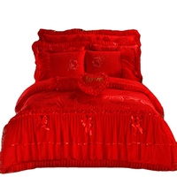 Parure de lit de mariage de luxe rouge unie 4 pièces, style européen et américain, avec couvre-lit, oreillers décoratifs en forme de cœur et jupe de lit
