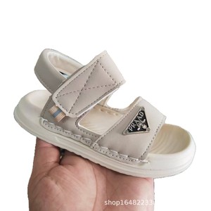 Material: Parte superior de PVC suave con decoración de lentejuelas brillantes, ligero y transpirable, no irrita los pies de los niños. - Product Image 5