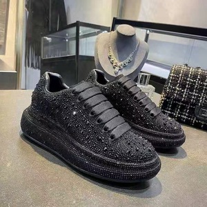 Sneakers Professionali Completamente Nere per Donna, Scarpe con Suola Spessa e Strass Sfumati Glitterati, Calzature Outdoor con Supporto Stabile - Product Image 1