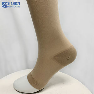 Calcetines de Compresión con Banda de Silicona Antideslizante 20-30mmHg, Medias de Soporte para Pantorrillas Anchas con Punta Abierta para Hinchazón y Várices - Product Image 3