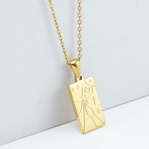 Collier pendentif carte de tarot en acier inoxydable plaqué or 18K PVD |   Collier carré avec pendentif Tarot pour femme - Product Image 6