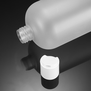 Botella PET transparente esmerilada de 500 ml con hombro redondo para tónico y desmaquillante de uso cosmético - Product Image 1