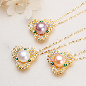 สร้อยคอมุกน้ำจืดแท้ทรงกลมแบนขนาด 10 มม. ชุบทองแท้ พร้อมตัวล็อคแบบเซอร์โคเนีย ดีไซน์จี้สวยหรู - Product Image 2