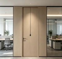 Porte intérieure battante moderne en MDF stratifié PVC, insonorisée, sans peinture, gaufrée, pour chambre à coucher, avec panneau mural et plinthe assortis
