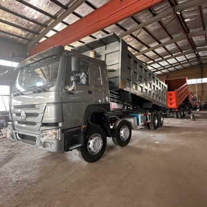 Camion benne basculante HOWO 371 pour le transport de charges lourdes dans le secteur de la construction et de l'exploitation minière - Product Image 1