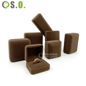 Boîte d'emballage en velours marron personnalisé de haute qualité motif carré vente directe d'usine pour le stockage de colliers de bijoux haut de gamme - Product Image 1