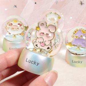 Bola <span class=keywords><strong>de</strong></span> agua acrílica <span class=keywords><strong>de</strong></span> resina y <span class=keywords><strong>vidrio</strong></span> <span class=keywords><strong>de</strong></span> gran oferta <span class=keywords><strong>con</strong></span> luz LED en el interior estilo <span class=keywords><strong>de</strong></span> dibujos animados globo <span class=keywords><strong>de</strong></span> <span class=keywords><strong>nieve</strong></span> para decoración navideña del hogar - Product Image 4