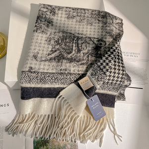 Bufanda de Lana Reversible de Doble Cara con Estampado de Animales de la Selva y Patrón de Pata de Gallo, Chal de Invierno de Lujo al por Mayor - Product Image 1