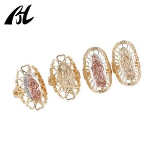 Nouvelle conception de bijoux religieux chrétiens, laiton plaqué or 14 carats, bague cocktail tricolore Vierge de Guadalupe pour femmes - Product Image 6