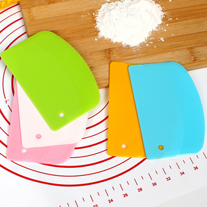 Küchen-Teigschaber: Vielseitiger, flexibler Kunststoff-Teigschaber für Kuchen, Brot und Pizza – Rutschfester Schaber für die Arbeitsplatte - Product Image 6