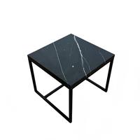 Table d'appoint minimaliste moderne avec structure en métal noir et design géométrique