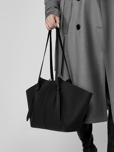 Sac fourre-tout d'épaule de luxe haut de gamme pour femme en cuir véritable, grand format, imperméable, souple et léger, motif litchi, marque de créateur - Product Image 3